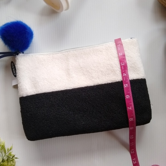 OLD NAVY two-tone sherpa pom-pom zipper pouch clutch - Picture 6 of 8